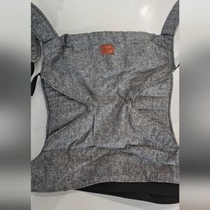 Happy Baby Revolution Carrier in Charcoal